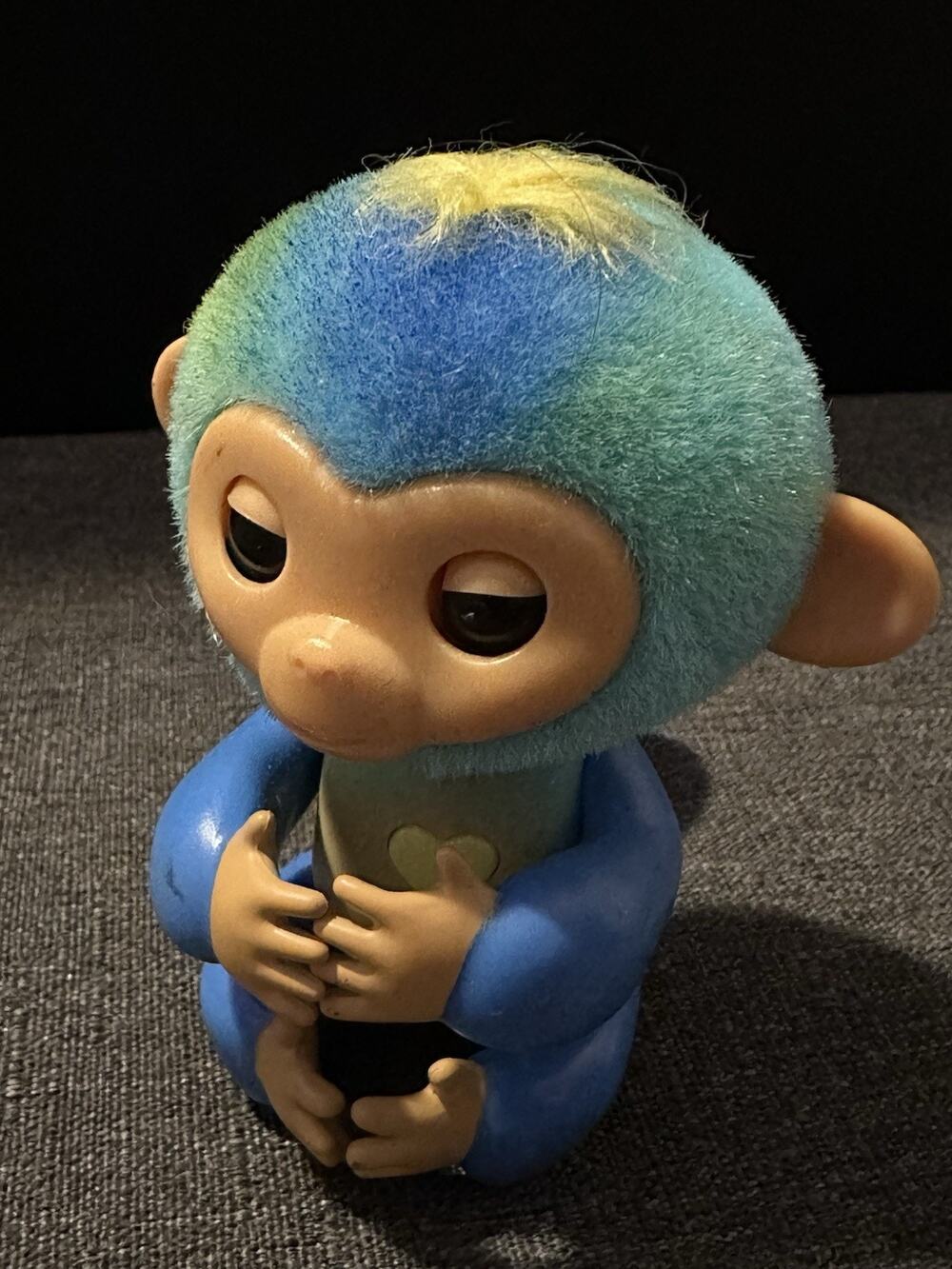 WowWee Fingerlings Blue Monkey Interactive Toy Light Up Heart Tested Working 4”